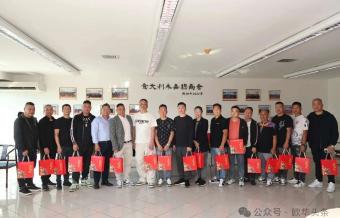 意大利永嘉总商会分发中秋月饼，侨胞共迎双节团圆